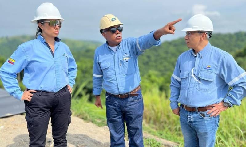 Marcela Reinoso, gerente general de Petroecuador, inspeccionó la Refinería de Esmeraldas / Foto: cortesía Petroecuador 