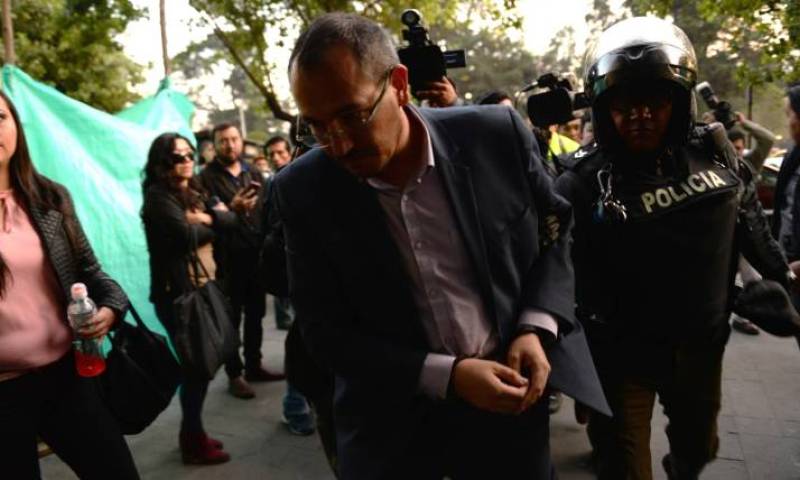 Detención. Javier Lemos, uno de ocho procesados en el caso de peculado, llegó ayer a la Unidad de Flagrancia. Foto: Expreso