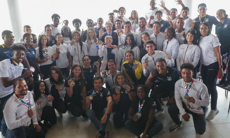 El presidente Guillermo Lasso homenajeó a los deportistas que representaron a Ecuador en los Juegos Bolivarianos / Foto: Cortesía Presidencia