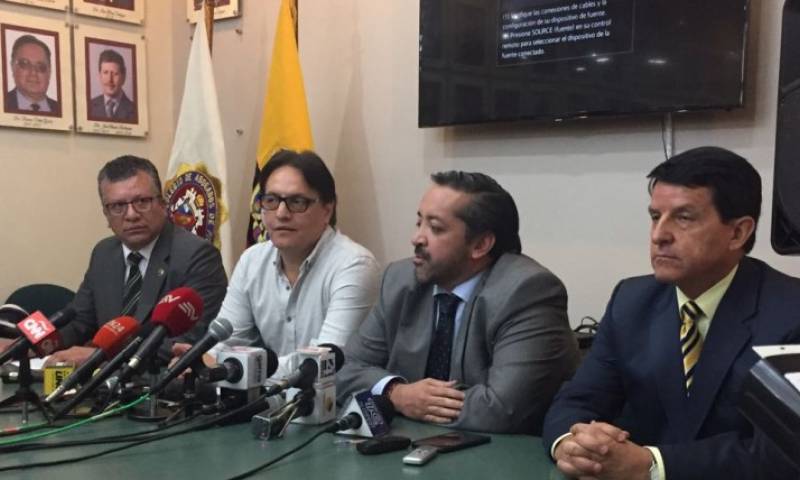 Fernando Villavicencio retornó a Ecuador y se presentó en una reunión con los medios en el Colegio de Abogados de Pichincha. Foto: Expreso