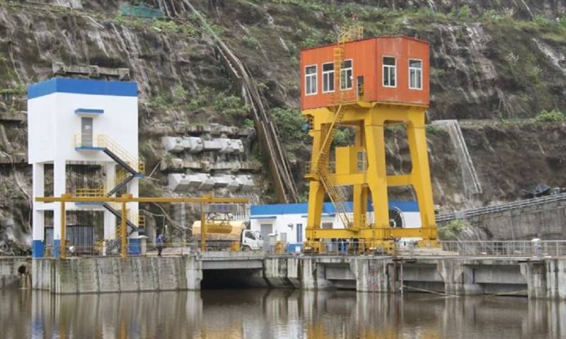 La central Delsitanisagua, de 180 MW (Megavatios) de potencia, utiliza las aguas del río Zamora para la generación de energía limpia / Foto: cortesía CELEC