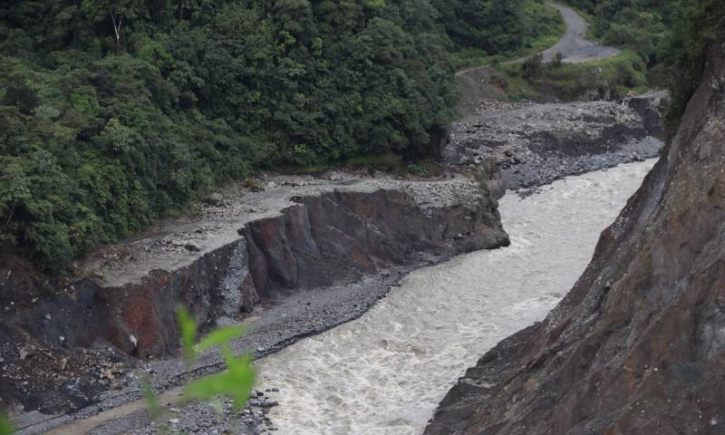 La erosión del río Coca avanza hacia Coca Codo y sigue provocando daños millonarios / Foto El Oriente