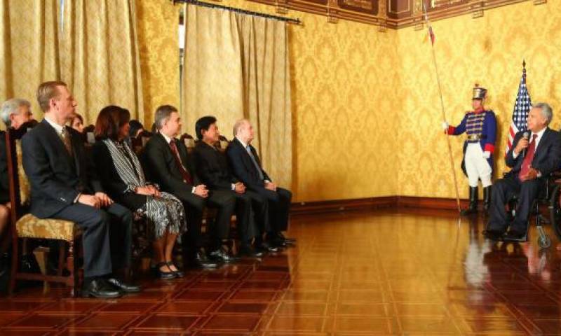 El presidente, Lenín Moreno (d), durante la entrega de credenciales a los embajadores en el Palacio de Carondelet el pasado 3 de julio del 2019. Foto: El Comercio