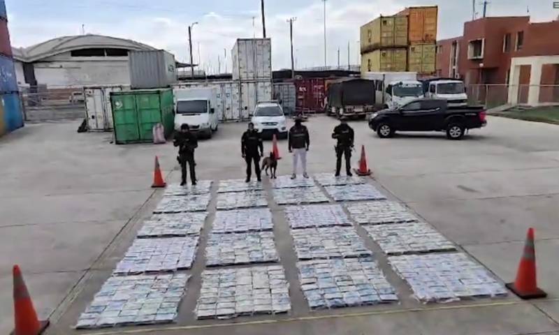 La droga fue incautada en uno de los terminales portuarios de la provincia de Guayas / Foto: cortesía Policía Nacional 