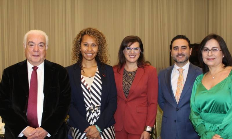 Florence Drummond, fundadora y presidenta de la organización ‘Mujeres Indígenas en Minería y Recursos de Australia (IWIMRA)’, participó en un foro en Quito / Foto: cortesía Cámara de Minería de Ecuador