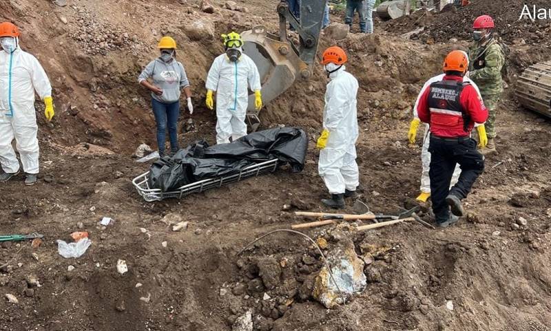 El corrimiento de tierra sepultó al menos 57 casas de un par de barrios de Alausí, así como otros espacios públicos como el estadio municipal de fútbol / Foto: cortesía FFAA