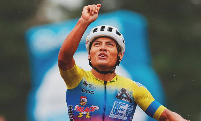 El Carchi celebra con Caicedo a su segundo ídolo del Giro / Cortesía de ESPN Bike