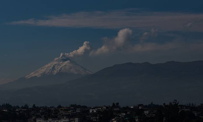 La ceniza cayó en los cantones Quito, Mejía y Rumiñahui de la provincia andina de Pichincha, cuya capital es Quito / Foto: EFE