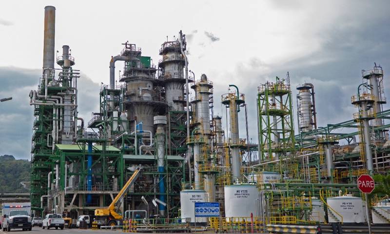 La refinería de Esmeraldas, refinó 10,7 millones de barriles de crudo, mientras que La Libertad procesó cerca de 3,4 millones de barriles y la de Shushufindi hizo con 2,2 millones de barriles / Foto: cortesía Petroecuador