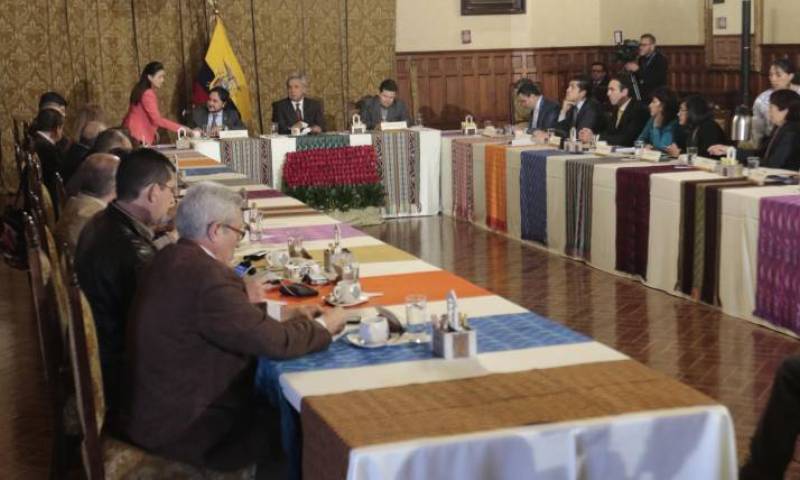 Prensa. El presidente Lenín Moreno junto con algunos de sus ministros, ayer en Carondelet. Foto: Expreso