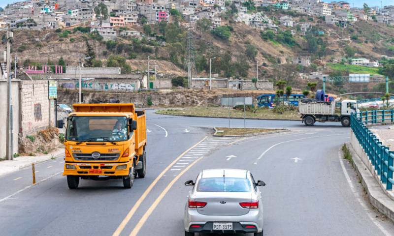 Pico y placa del 3 de mayo de 2024 en Quito, no rige debido al feriado, todos los vehículos pueden circular / Foto: Shutterstock