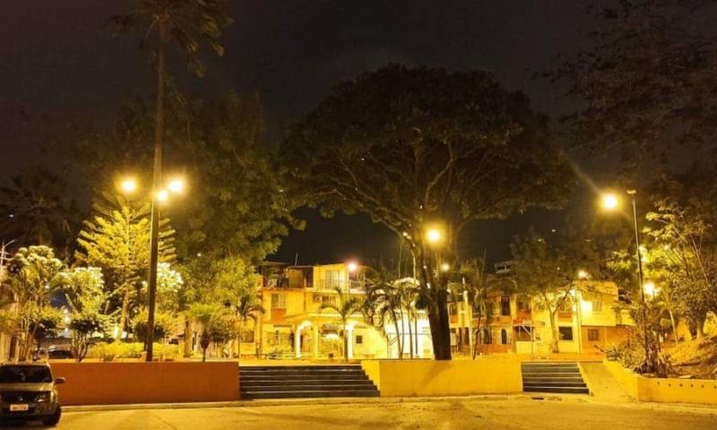 Fotografía del parque El Mirador, en la Urbanización Banco Ecuatoriano de la Vivienda en Mapasingue Este. Municipalidad de Guayaquil, 2021.