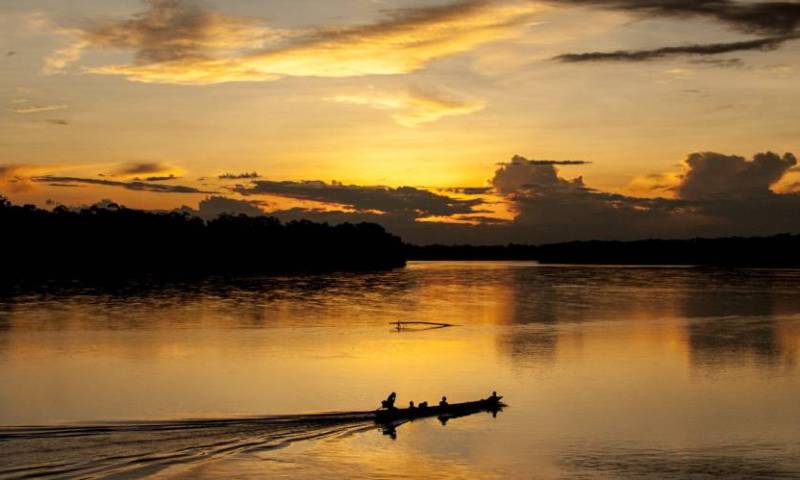 Los achuar navegan y pintan de diversidad los ríos de oro del Ecuador. Foto: El País
