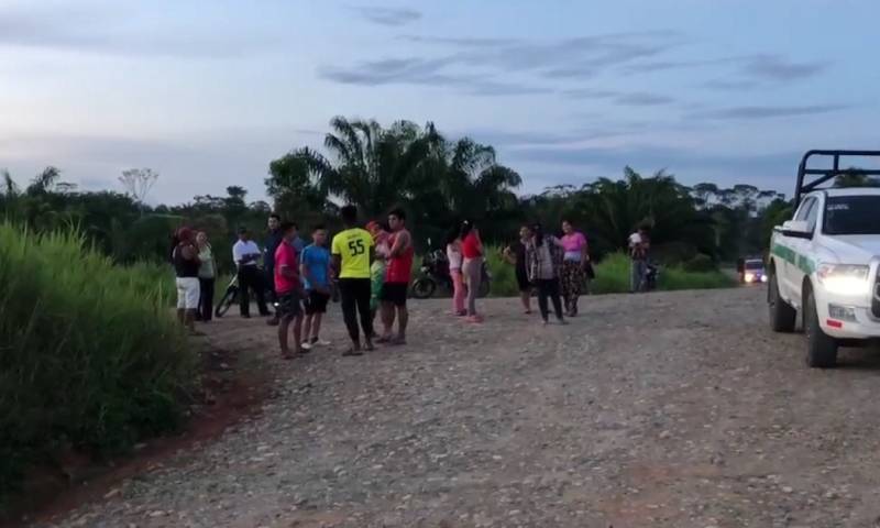 Habitantes de la comunidad 3 Palmas cerraron el paso al pozo 9 del campo Parahuacu/ Foto: Cortesía TVCisne