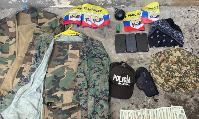 El Ejército indicó detuvo a dos personas, y decomisó una granada de mano de uso militar y dos uniformes militares / Foto: cortesía Ejército 