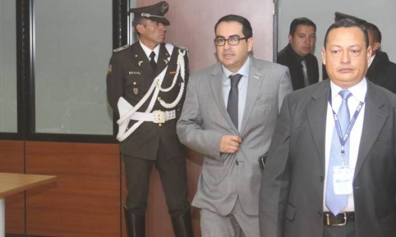 Diligencia. El fiscal Paúl Pérez interrogó ayer al exagente Raúl Chicaiza, que dio su testimonio anticipado. Foto: Expreso