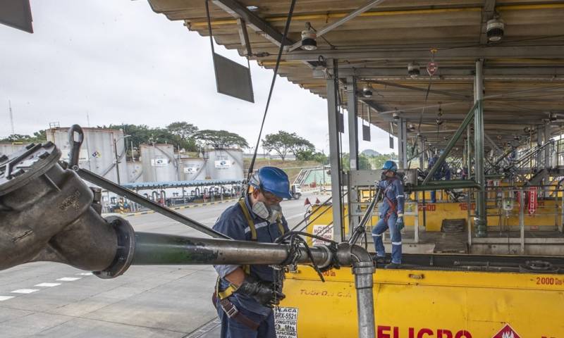 La provisión de combustibles se realiza desde los 9 terminales de productos limpios / Foto: cortesía Petroecuador 