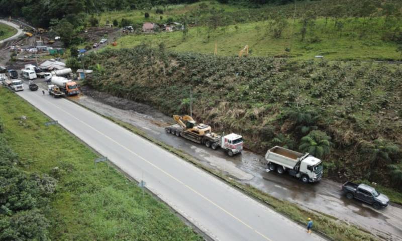  El Ministerio de Transporte construye unas dos variantes para la vía E45, en el sector San Rafael, este 26 de mayo. - Foto: MTOP