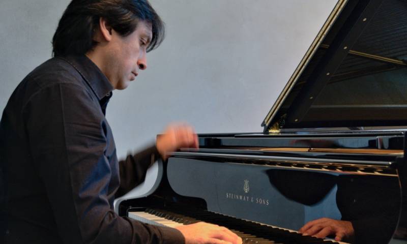 En el recital titulado “Raíces”, el reconocido pianista interpretará obras de compositores ecuatorianos / Foto: cortesía Cancillería