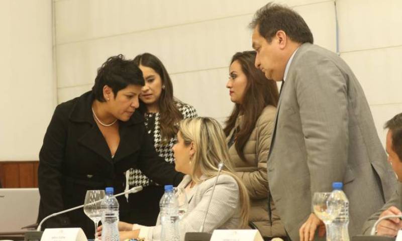 Trámite. La Asamblea dio inicio al proceso de enjuiciamiento político contra la excanciller, antes de que se cumpla el plazo de un año. Foto: Expreso