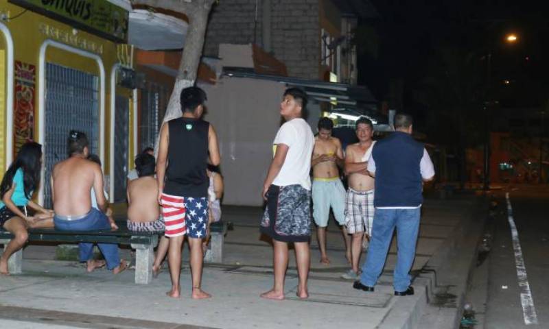Habitantes de Guayaquil evacuaron sus hogares como medida de seguridad. Foto: Expreso