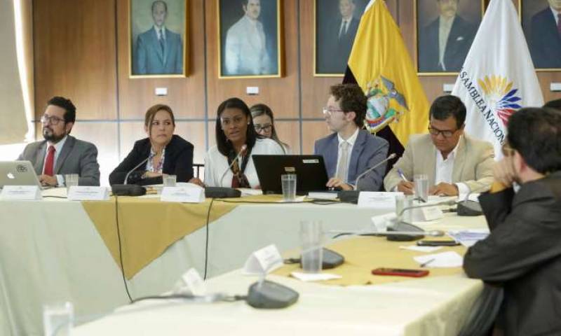 EXPLICACIÓN. La fiscal general, Diana Salazar, fue acompañada por la fiscal Ruth Amoroso. Foto: La Hora