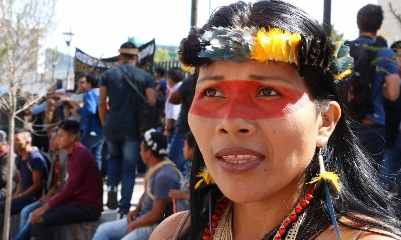 La ecuatoriana Nemonte Nenquimo, líder de la nacionalidad indígena waorani, es una de las ganadoras este año del prestigioso Premio Medioambiental Goldman. Foto: EFE
