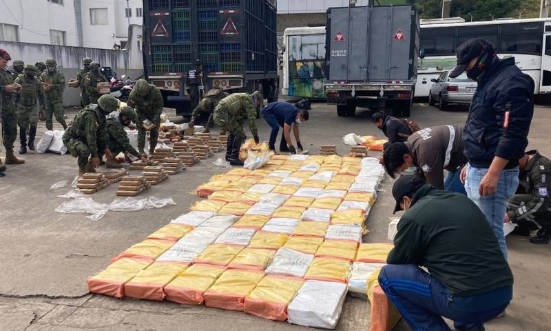 Las Fuerzas Armadas detuvieron dos camiones con 1.700 kilogramos de cocaína en Sucumbíos / Foto: cortesía Fuerzas Armadas