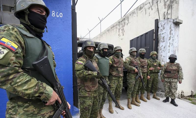 La Policía controló un motín ocurrido en la cárcel de Quito, donde un grupo de presos retuvo a cuatro abogados en una acción para exigir el traslado a otros centros de detención / Foto: cortesía