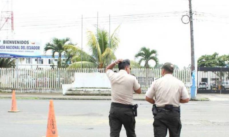 Tras el atentado terrorista en San Lorenzo, agentes custodiaban el cuartel policial.  Foto: El Comercio