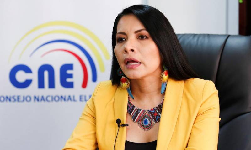 Diana Atamaint, indicó que las nuevas tecnologías garantizan que los ecuatorianos en el exterior "formen parte activa de las decisiones del país" / Foto: EFE