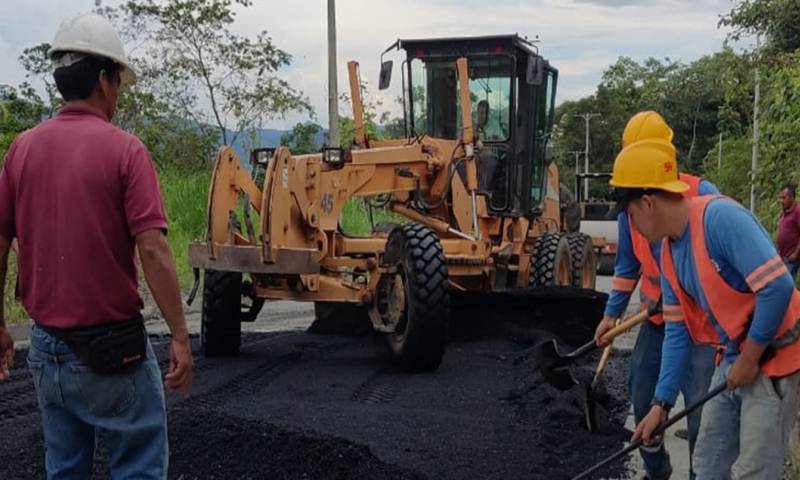 Los trabajos comenzaron en el cantón Méndez con el retiro del asfalto desgastado, remoción del material antiguo y colocación de la mezcla asfáltica nueva / Foto: cortesía ministerio de Transporte