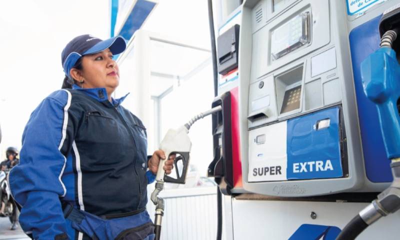 El precio referencial de la gasolina de 95 octanos pasará de 4,15 a 3,98 dólares / Foto: cortesía Petroecuador 