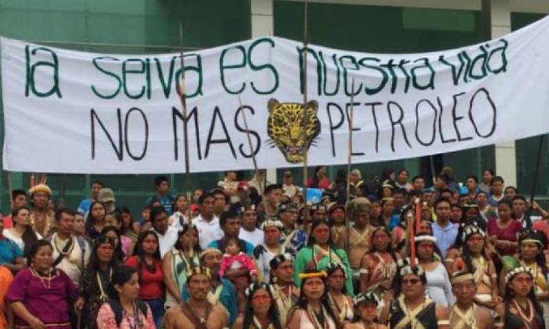 Los indígenas amazónicos piden que se anule una consulta previa realizada en 2012 sobre explotación petrolera en esa zona, y en la que el Estado ecuatoriano salió airoso. Foto: tomada de Twitter de Defensoría del Pueblo.  Foto: El Comercio