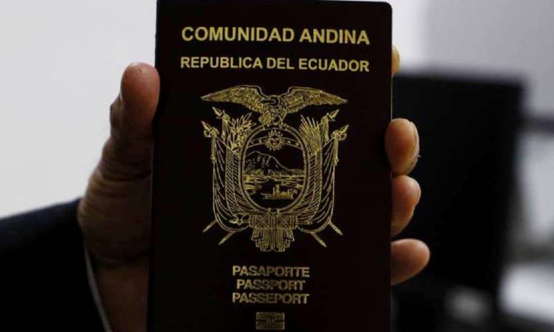 De acuerdo con el estudio, los ecuatorianos pueden ingresar a 92 países sin necesitar visa / Foto: EFE