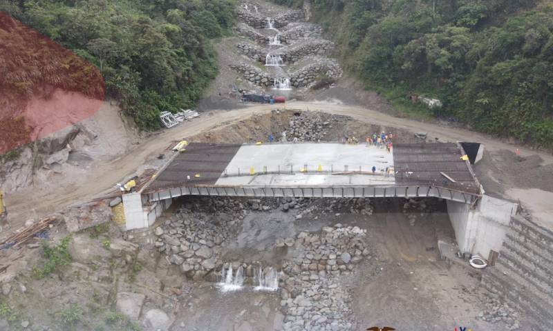 Los trabajos en el puente Jurupis continúan pese al clima / Foto: cortesía Ministerio de Obras