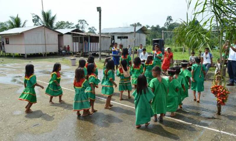 Fiesta para celebrar el inicio de cosecha de fruto - Foto: El Universo