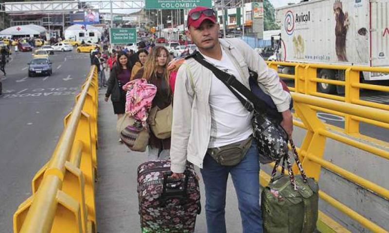 El puente de Rumichaca, que une a Ecuador y Colombia, estuvo copado el jueves último. Foto: El Comercio