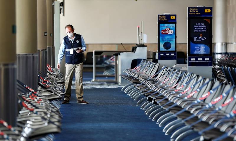 El COE autoriza la ampliación de los aforos en los aeropuertos / Foto: EFE