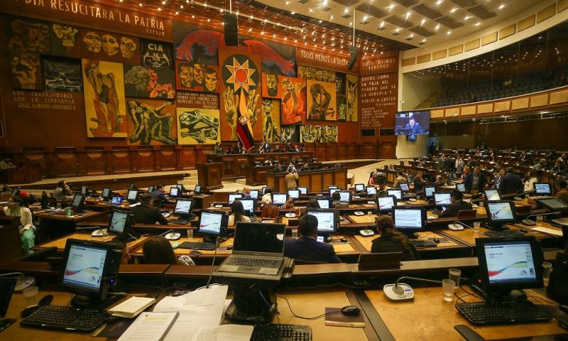  Con 88 votos a favor, 23 en contra y 5 abstenciones, el Legislativo ecuatoriano aprobó entrar en la última fase del proceso / Foto: EFE