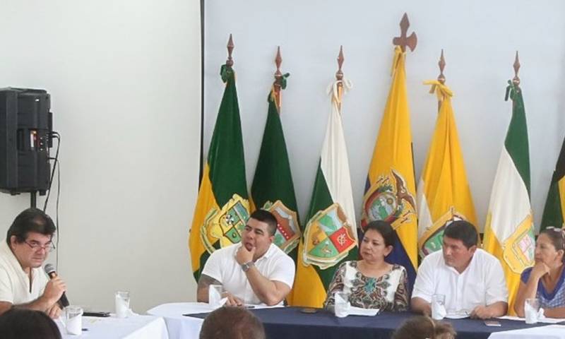 La  presidenta del Consejo de la Amazonía, Isabel Enrríquez, recibió a ciudadanos de Pastaza / Foto: cortesía Secretaría Técnica Amazónica