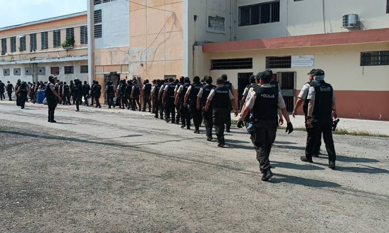 El presidente de Ecuador confirmó este jueves que se ha recuperado el control de la Cárcel Guayas Número 1 / Foto: EFE
