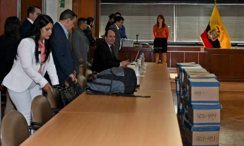 El fiscal general del Estado, Carlos Baca, dijo ayer que llamar a comparecer a Rafael Correa sería politizar el caso. Foto: El Universo