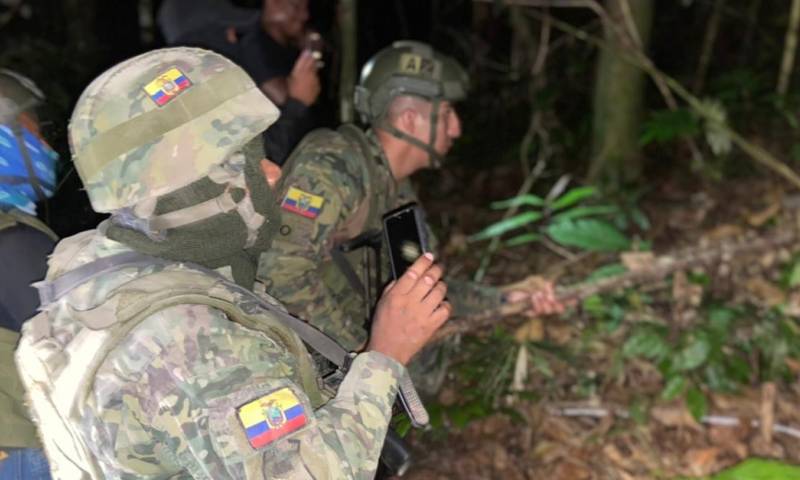 Los uniformados militares del grupo Rayo mantienen la custodia del material en territorio / Foto: cortesía Fuerzas Armadas