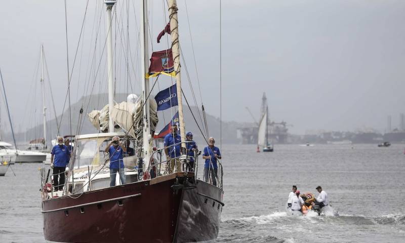 Barco que emula la Vuelta al Mundo de Magallanes-Elcano llega a Galápagos / Foto: EFE
