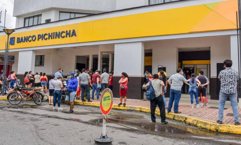 Los canales en tiendas del barrio o locales comerciales han ayudado a las entidades a llegar a lugares lejanos / Foto: cortesía Alcaldía de Lago Agrio