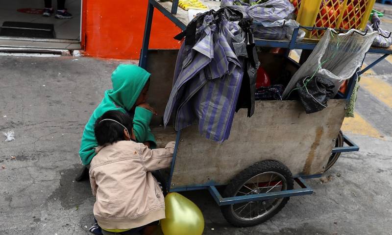 Ecuador atraviesa una situación social "crítica" con 5 millones de pobres / Foto: EFE