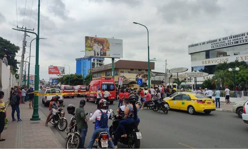 La policía informó que buscan a "al menos cinco" sospechosos del ataque en el velatorio del agente de tránsito, que fue asesinado en la provincia del Guayas / Foto: cortesía