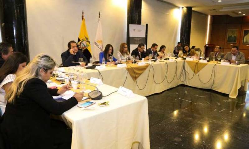  La Comisión de Fiscalización se reunió ayer en el Palacio Legislativo. Foto: La Hora
