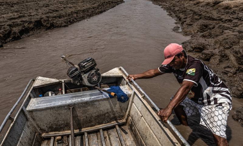 El río Negro, el afluente del Amazonas registró esta semana su menor nivel desde que empezó el monitoreo en 1902: 13,5 metros / Foto: EFE